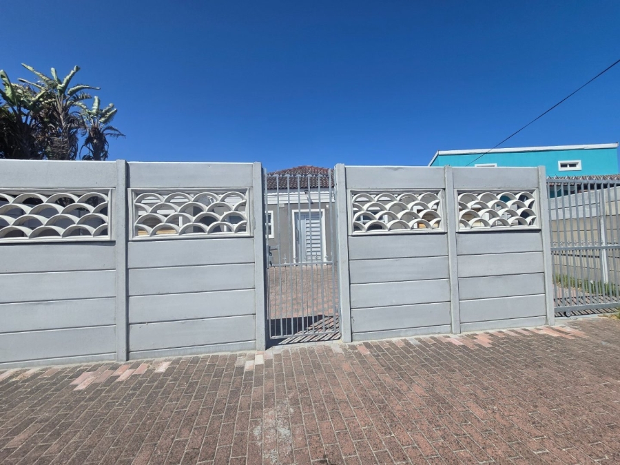 4 Bedroom Property for Sale in Wavecrest Western Cape